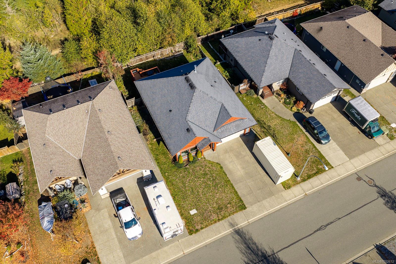 2644 Kendal Ave — listing photo 13 of 98