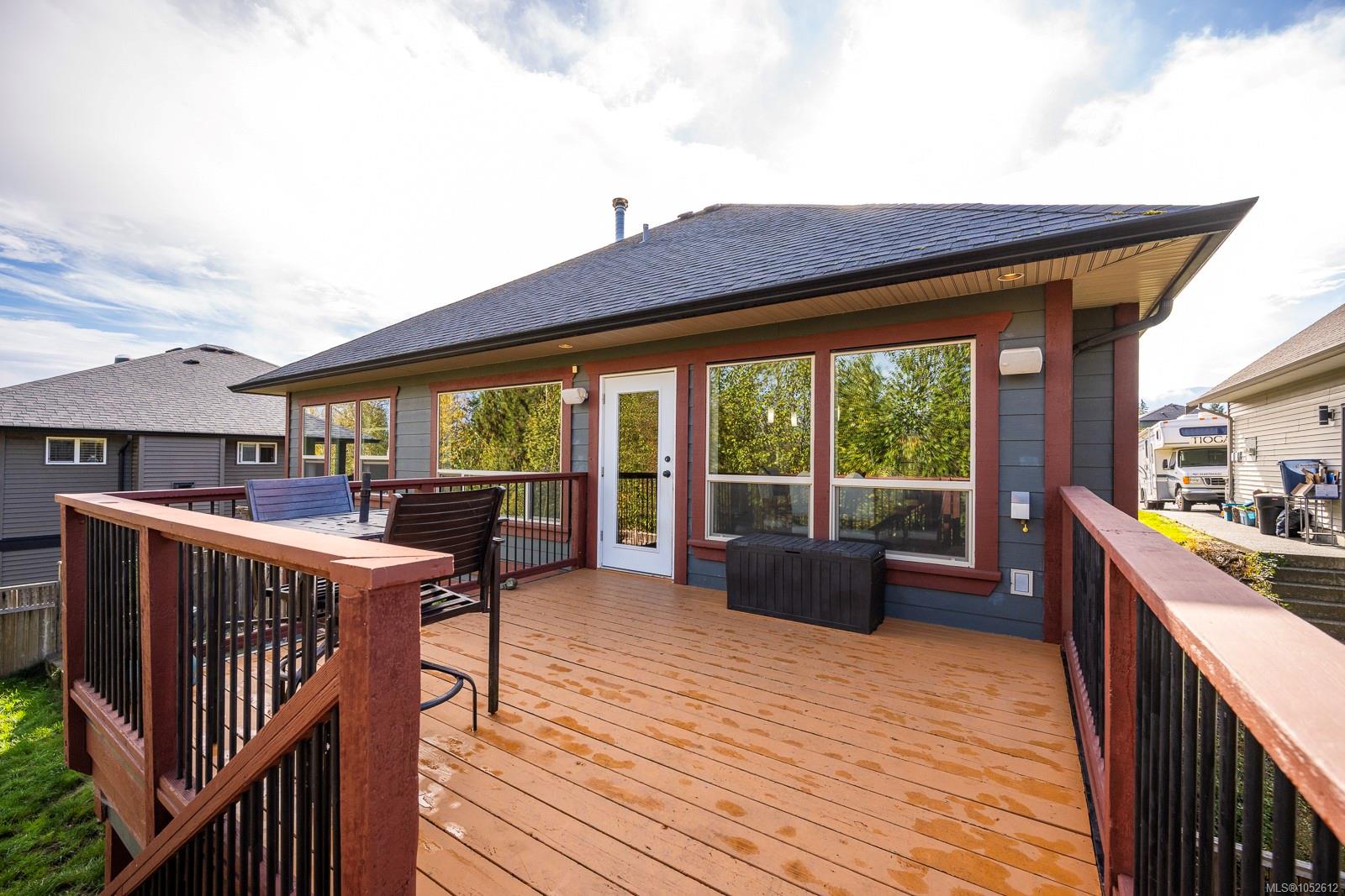 2644 Kendal Ave — listing photo 8 of 98