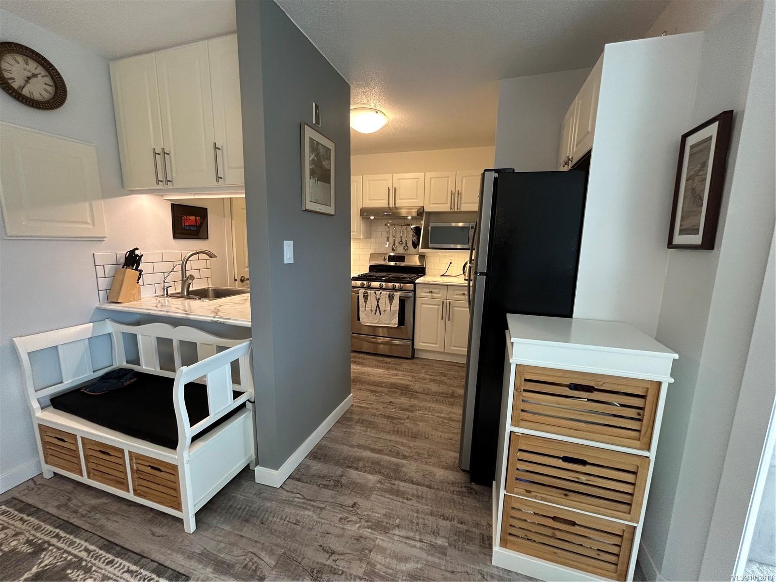 204-1105 Henry Rd — listing photo 3 of 5