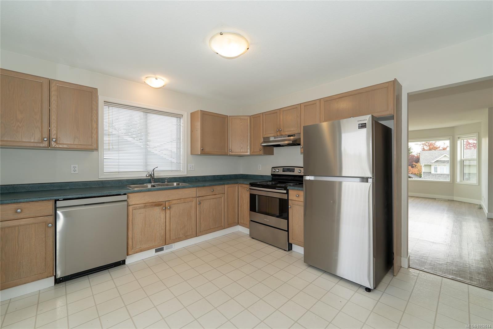 5141 Kaitlyns Way — listing photo 12 of 61