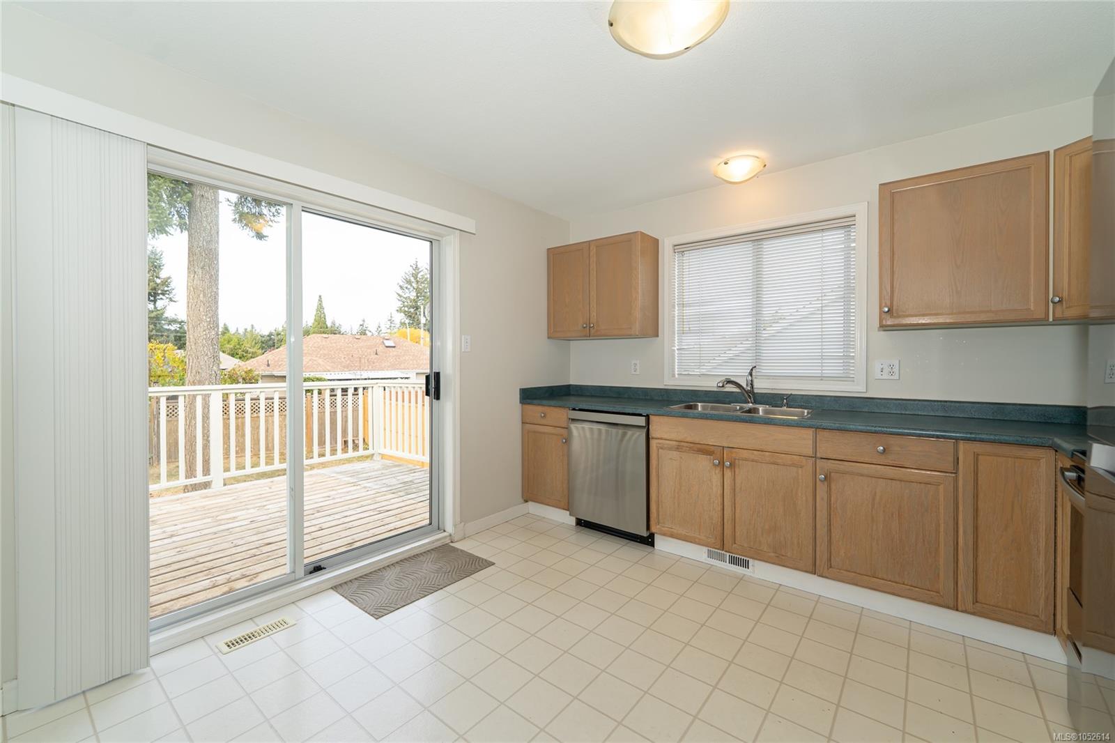 5141 Kaitlyns Way — listing photo 14 of 61