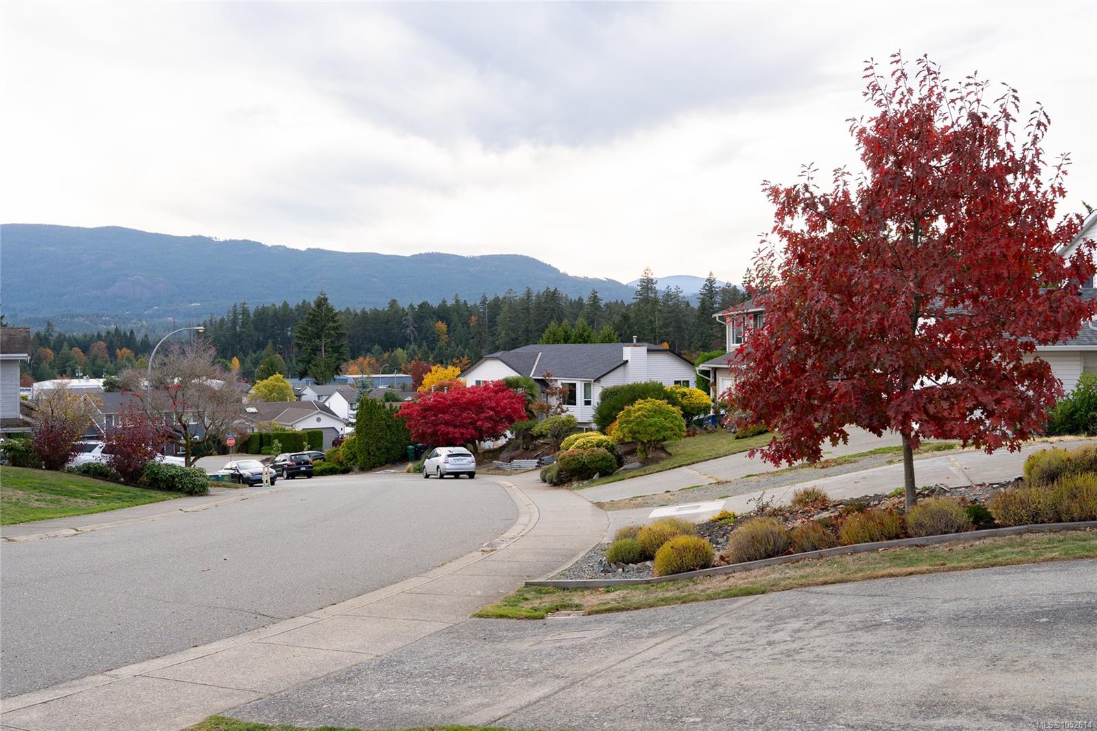 5141 Kaitlyns Way — listing photo 5 of 61