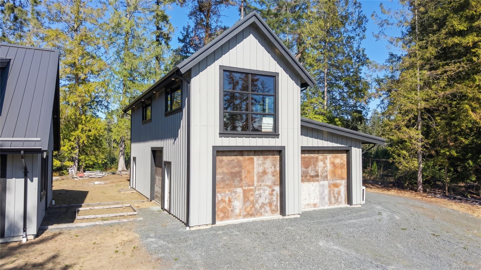 1195 Evergreen Way — listing photo 13 of 19