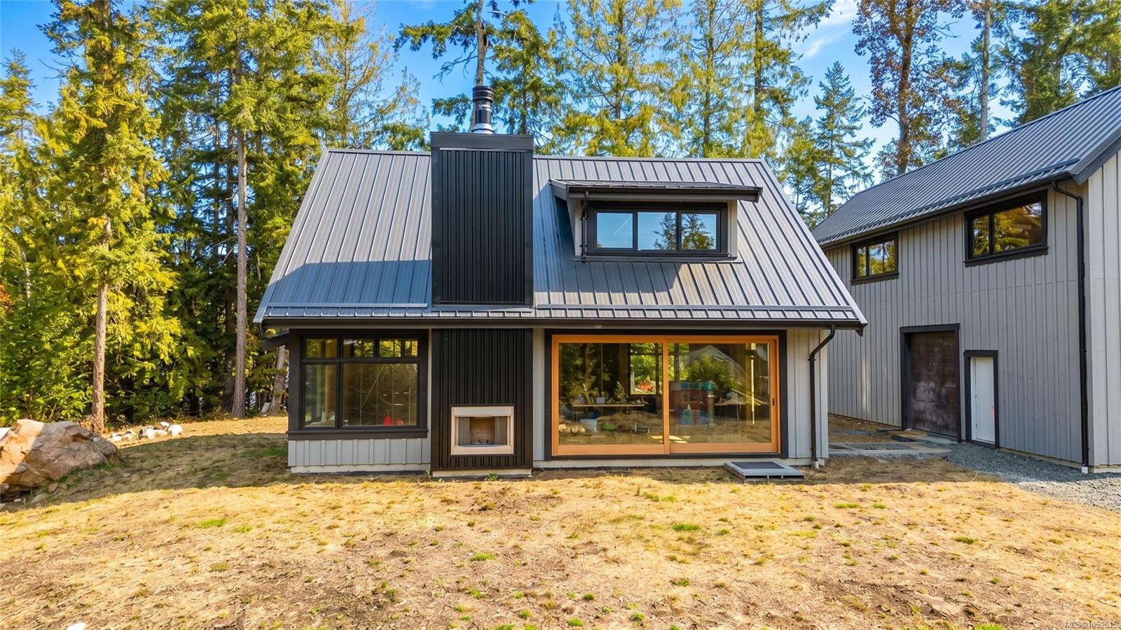 1195 Evergreen Way — listing photo 5 of 19