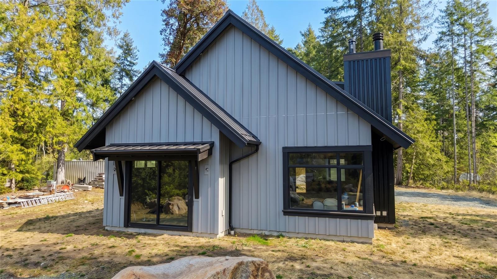 1195 Evergreen Way — listing photo 6 of 19