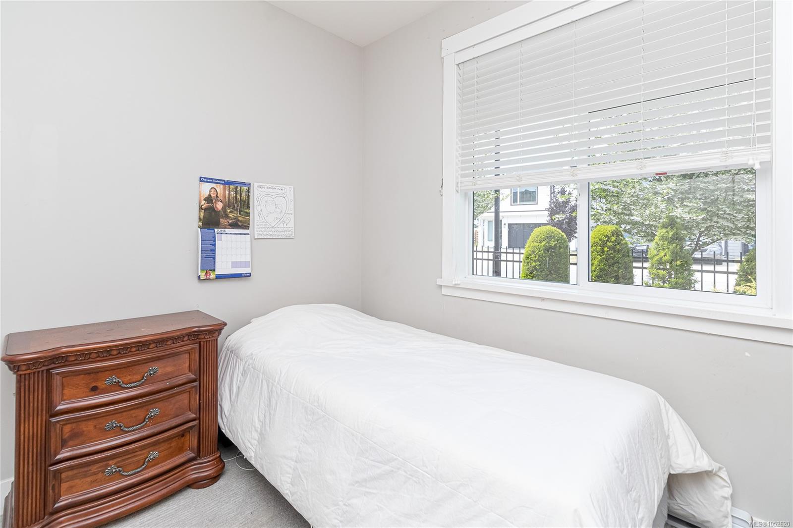 1243 Flint Ave — listing photo 12 of 27
