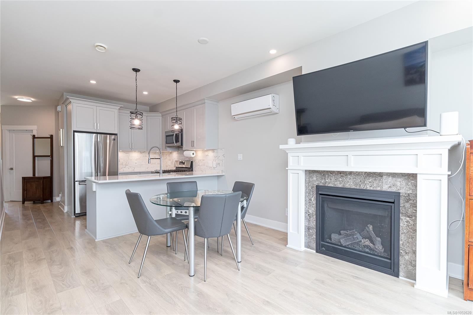 1243 Flint Ave — listing photo 6 of 27