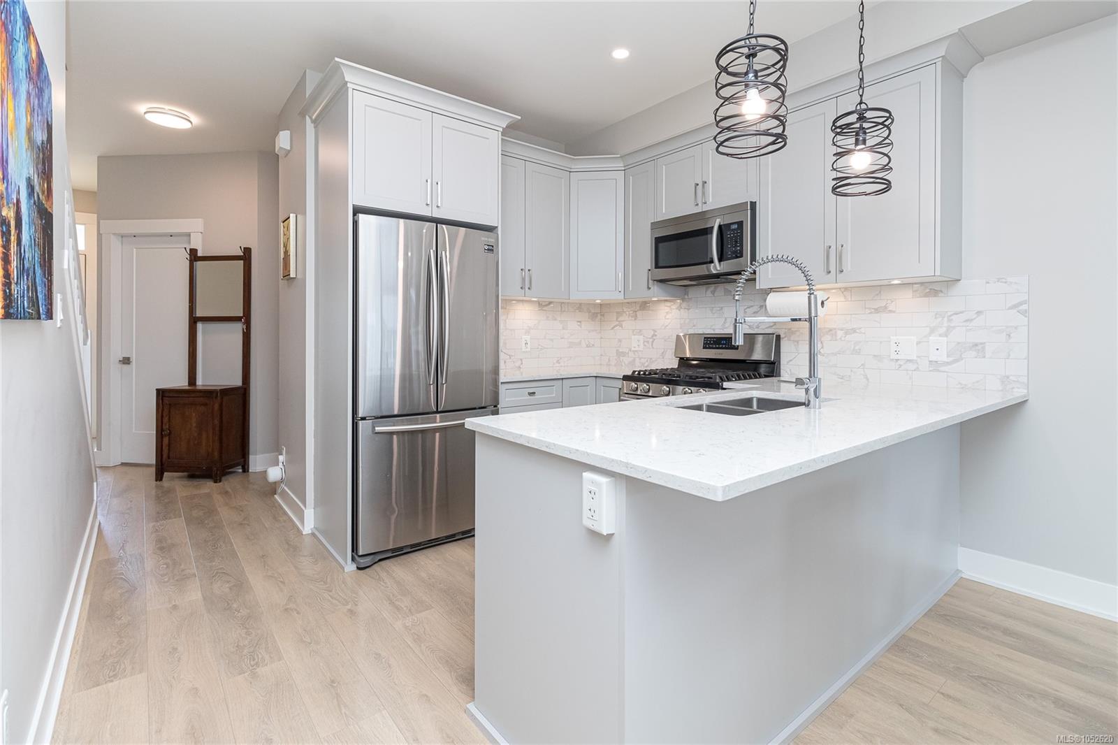 1243 Flint Ave — listing photo 7 of 27