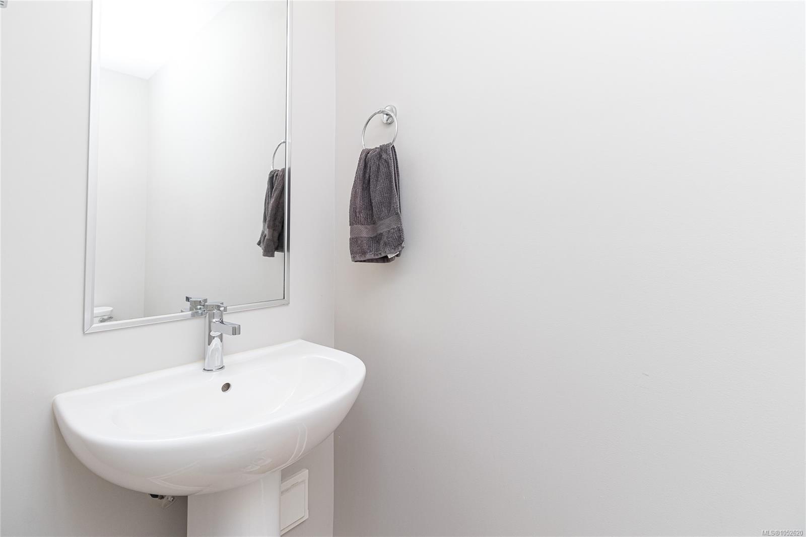 1243 Flint Ave — listing photo 9 of 27