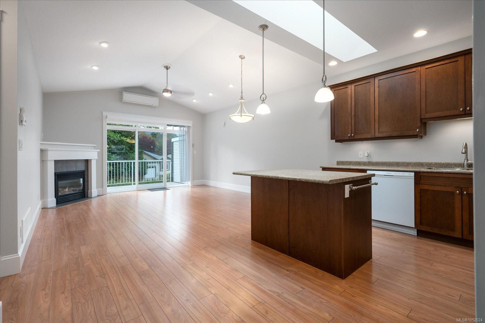 31-3110 Cook St — listing photo 7 of 42