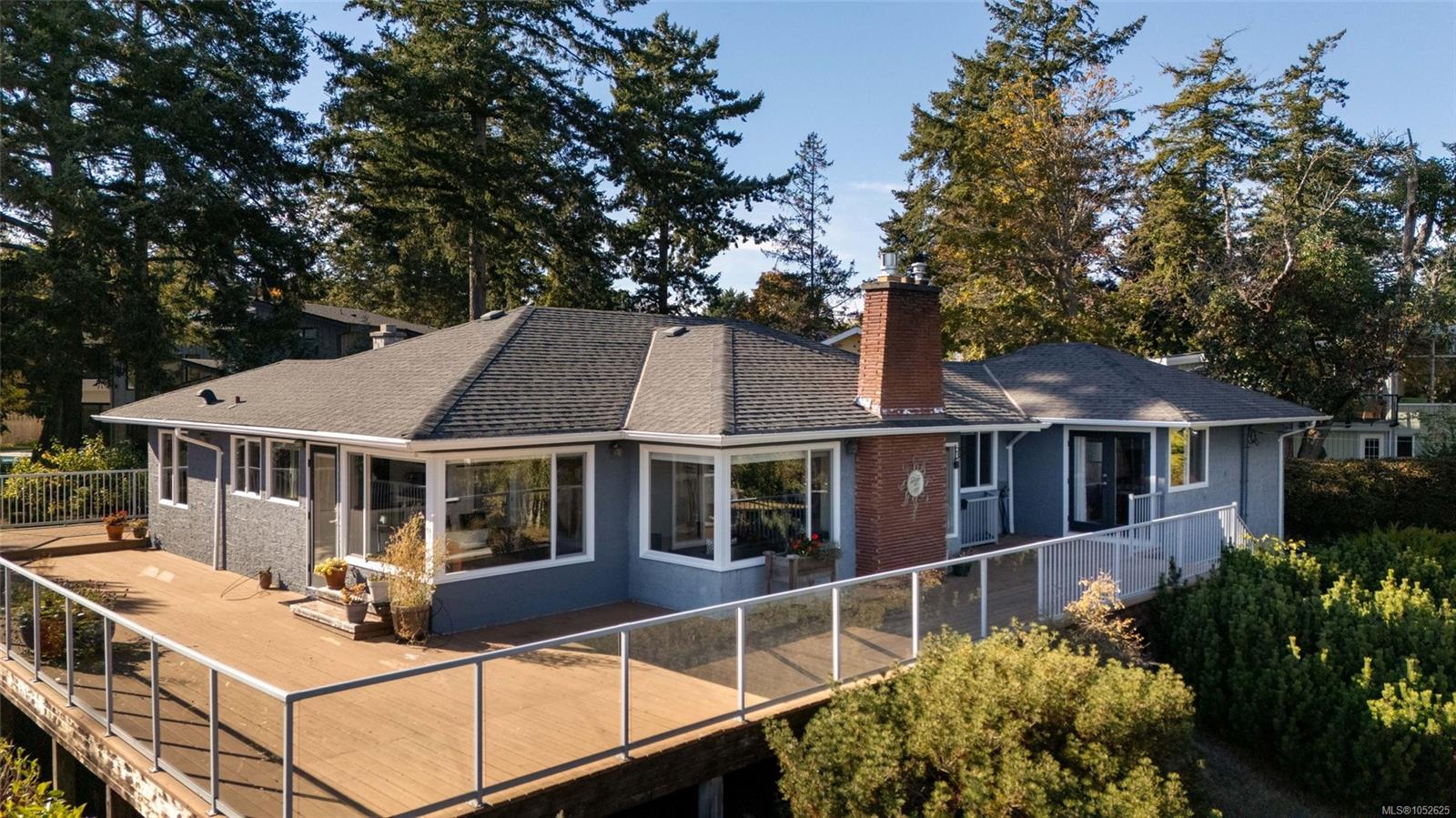 2015 Pauls Terr — listing photo 2 of 57