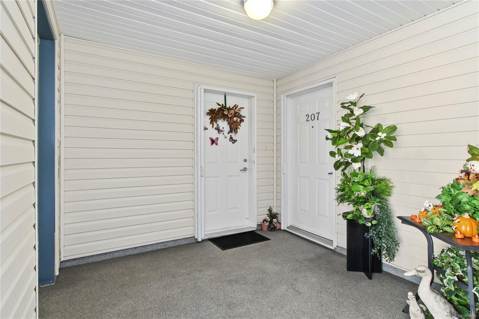 207-1350 Island Hwy — listing photo 4 of 45