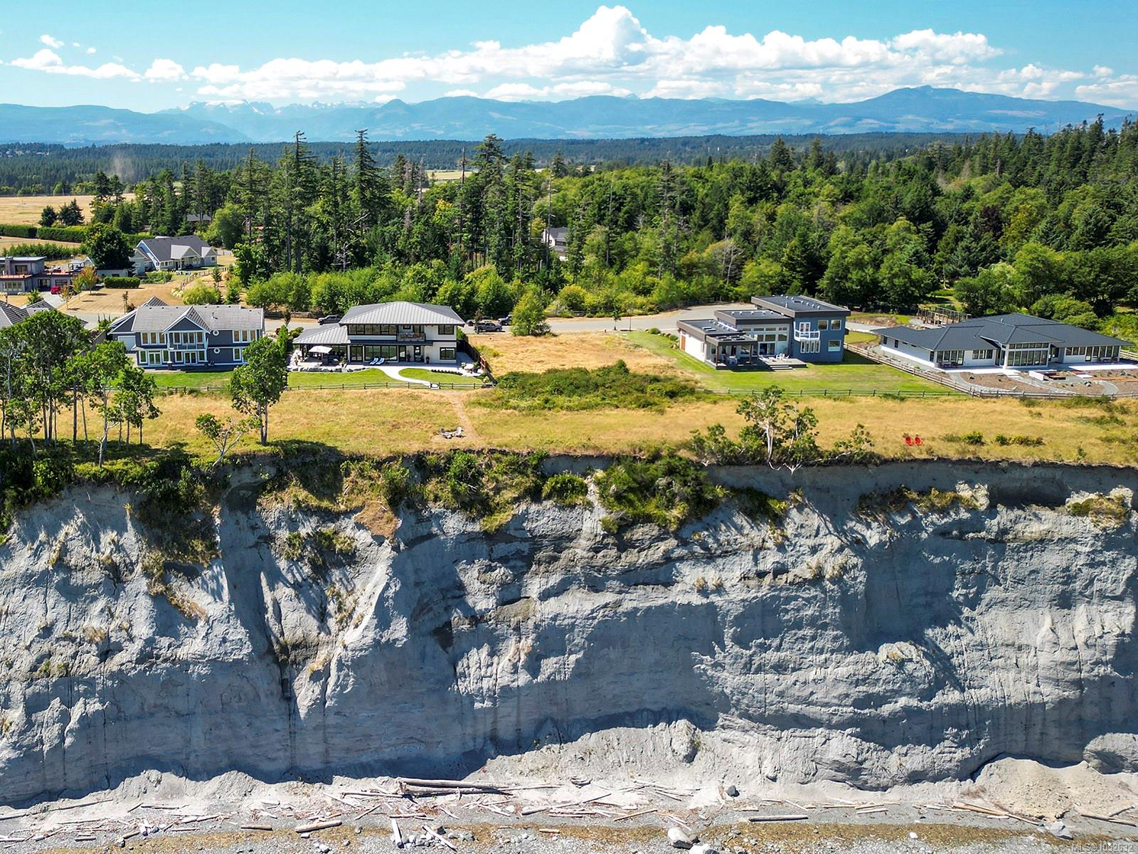 290 Connemara Rd — listing photo 8 of 11