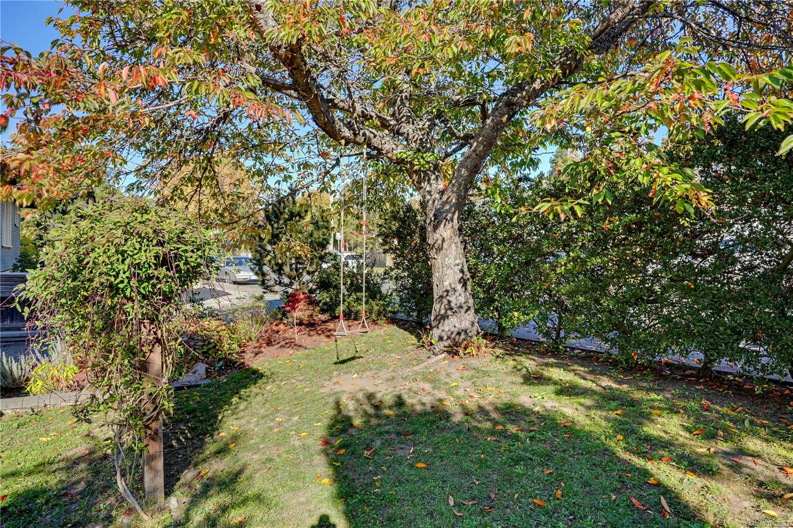 920 Mary St — listing photo 6 of 44