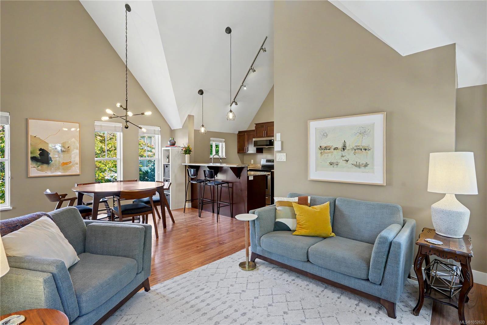 920 Mary St — listing photo 7 of 44