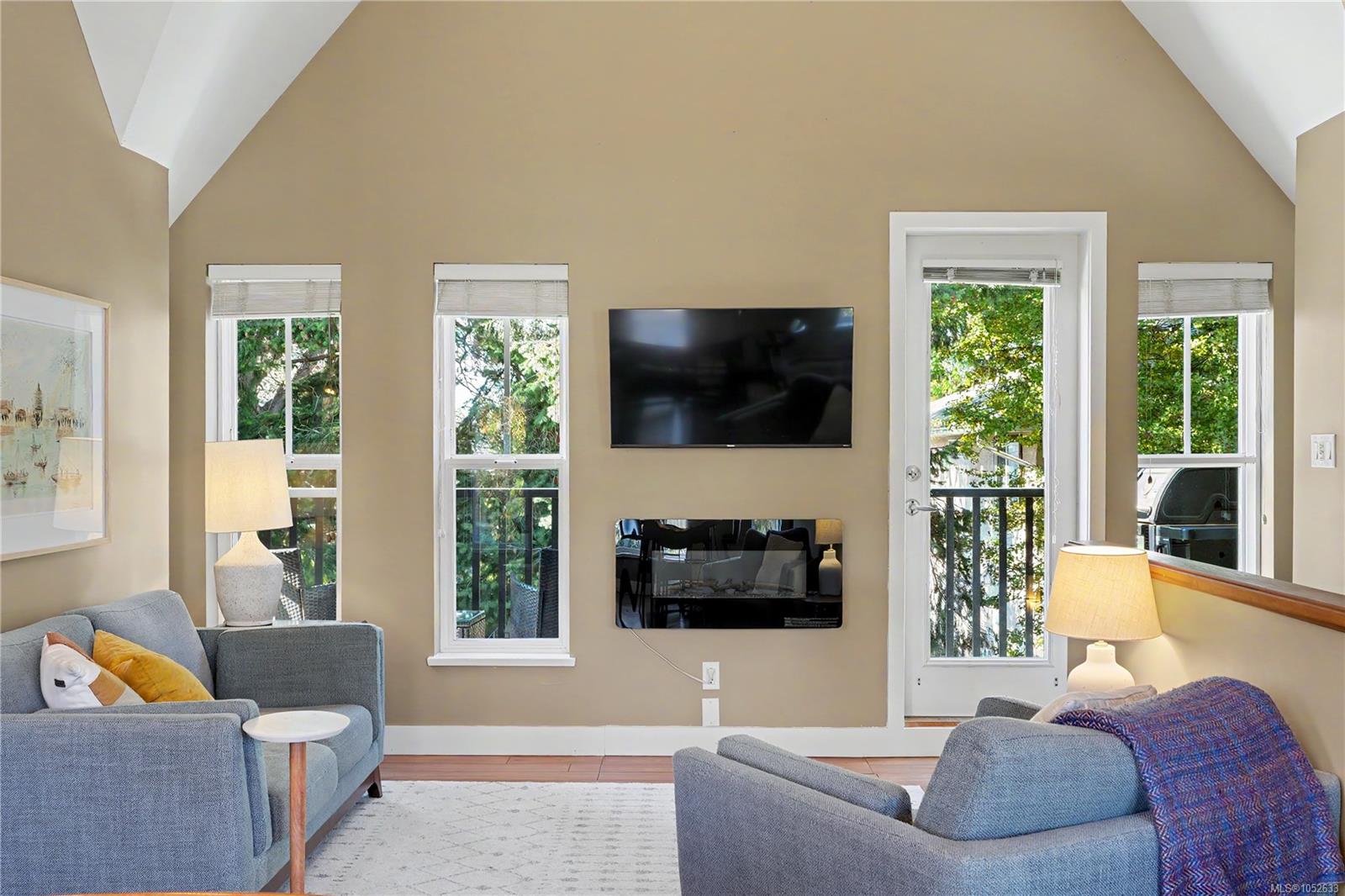 920 Mary St — listing photo 9 of 44