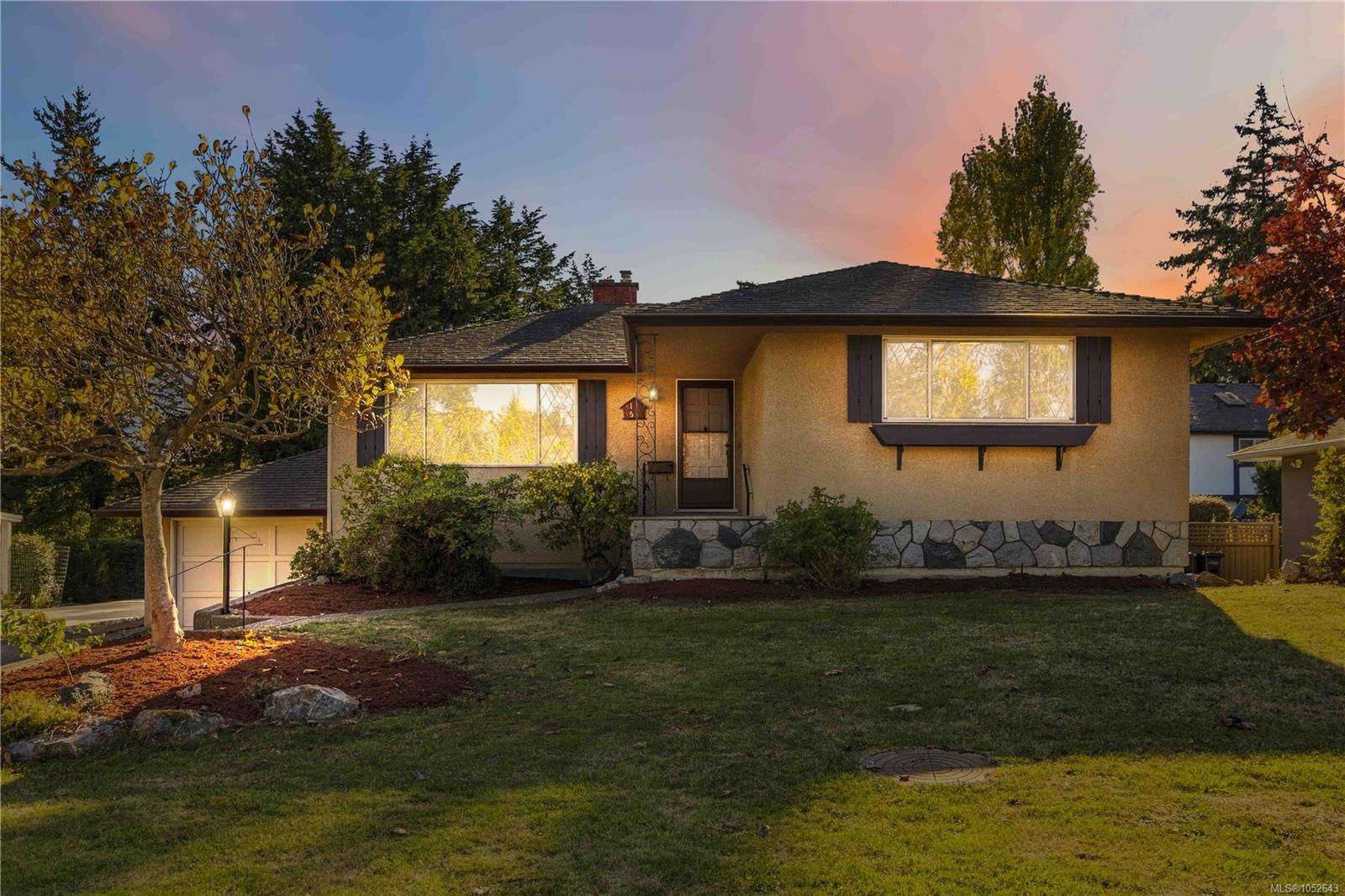 1161 Hadfield Ave — listing photo 3 of 82