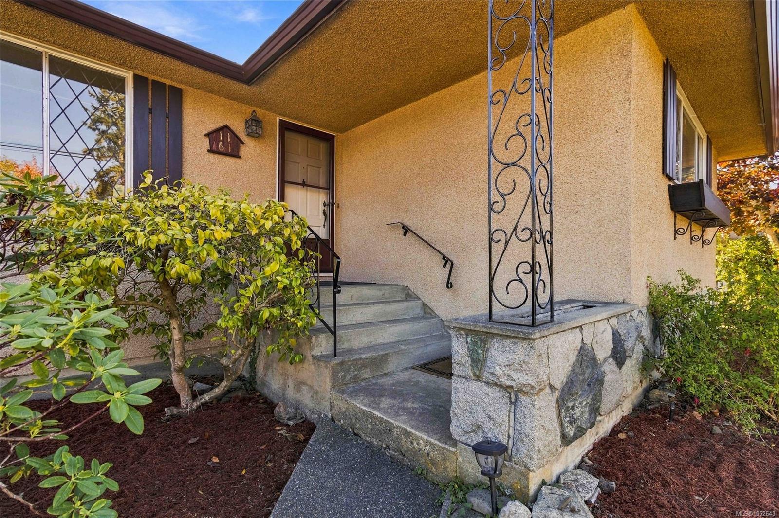 1161 Hadfield Ave — listing photo 7 of 82