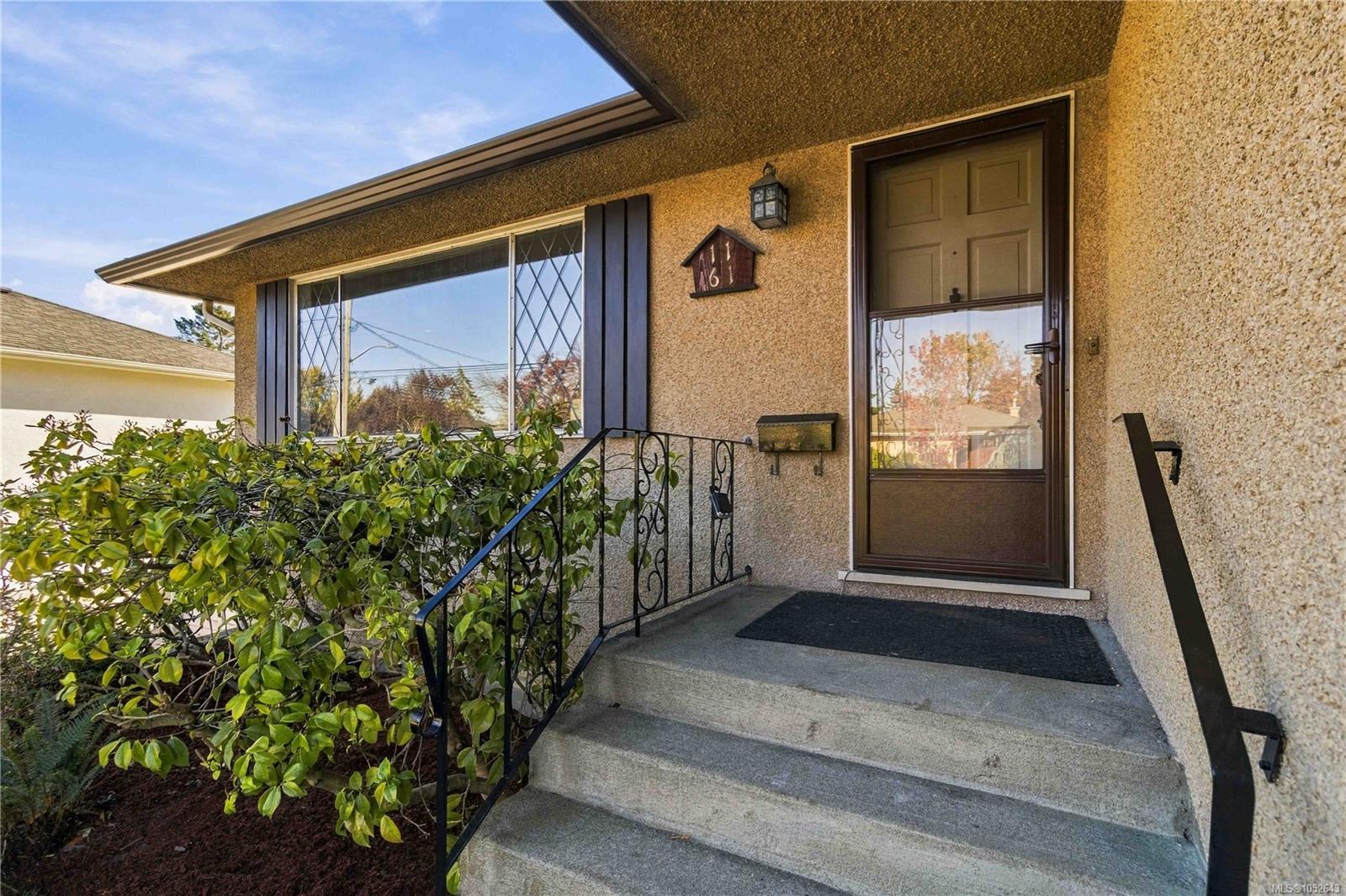1161 Hadfield Ave — listing photo 8 of 82