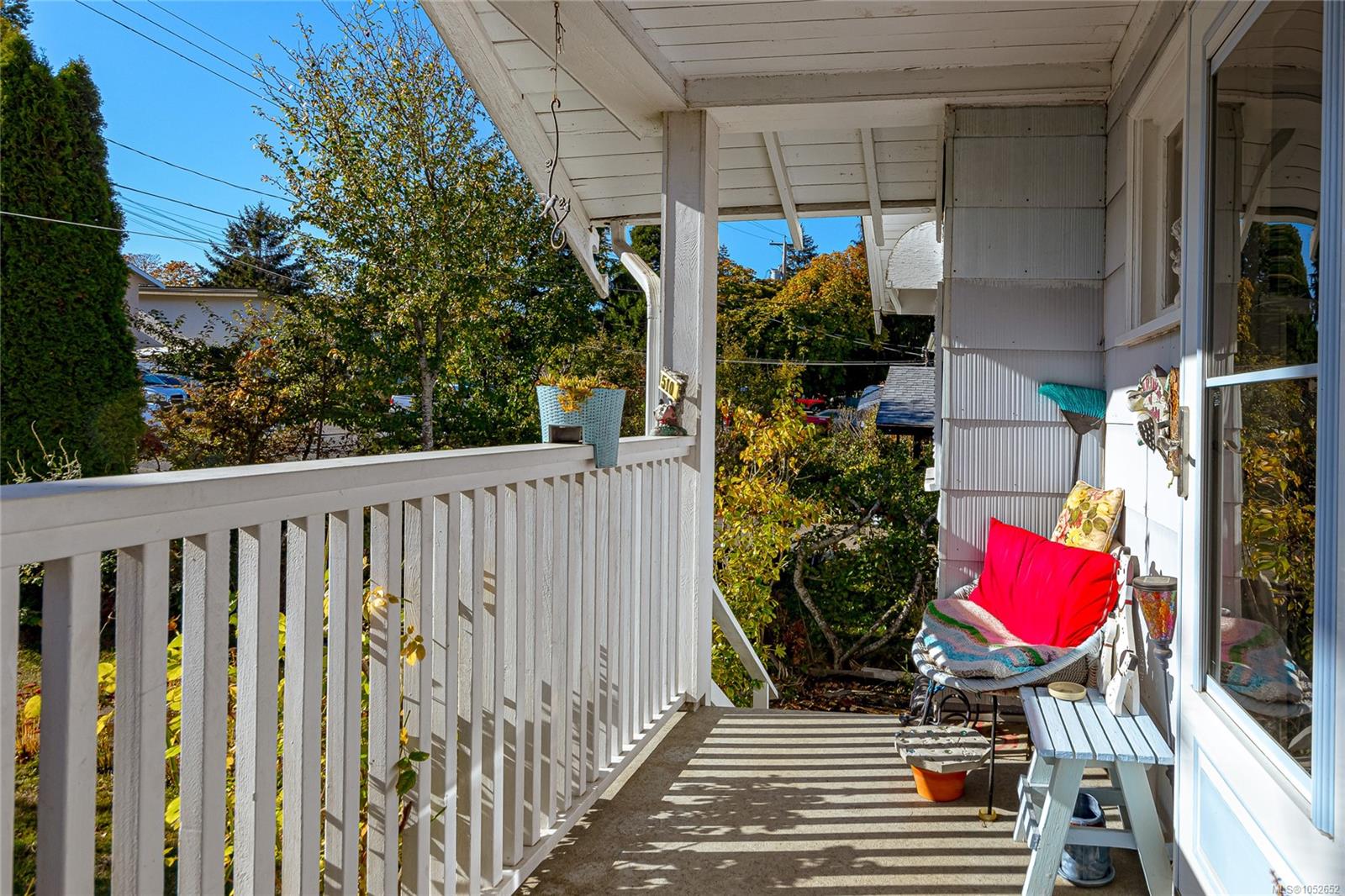 510 Walter Ave — listing photo 3 of 35