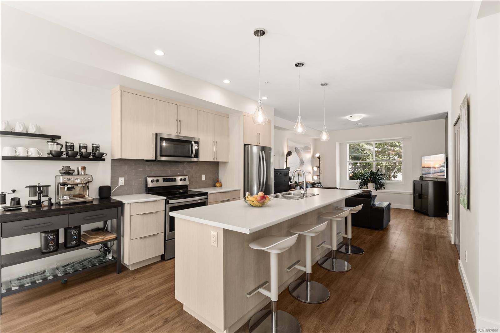 1-796 Island Hwy — listing photo 4 of 28