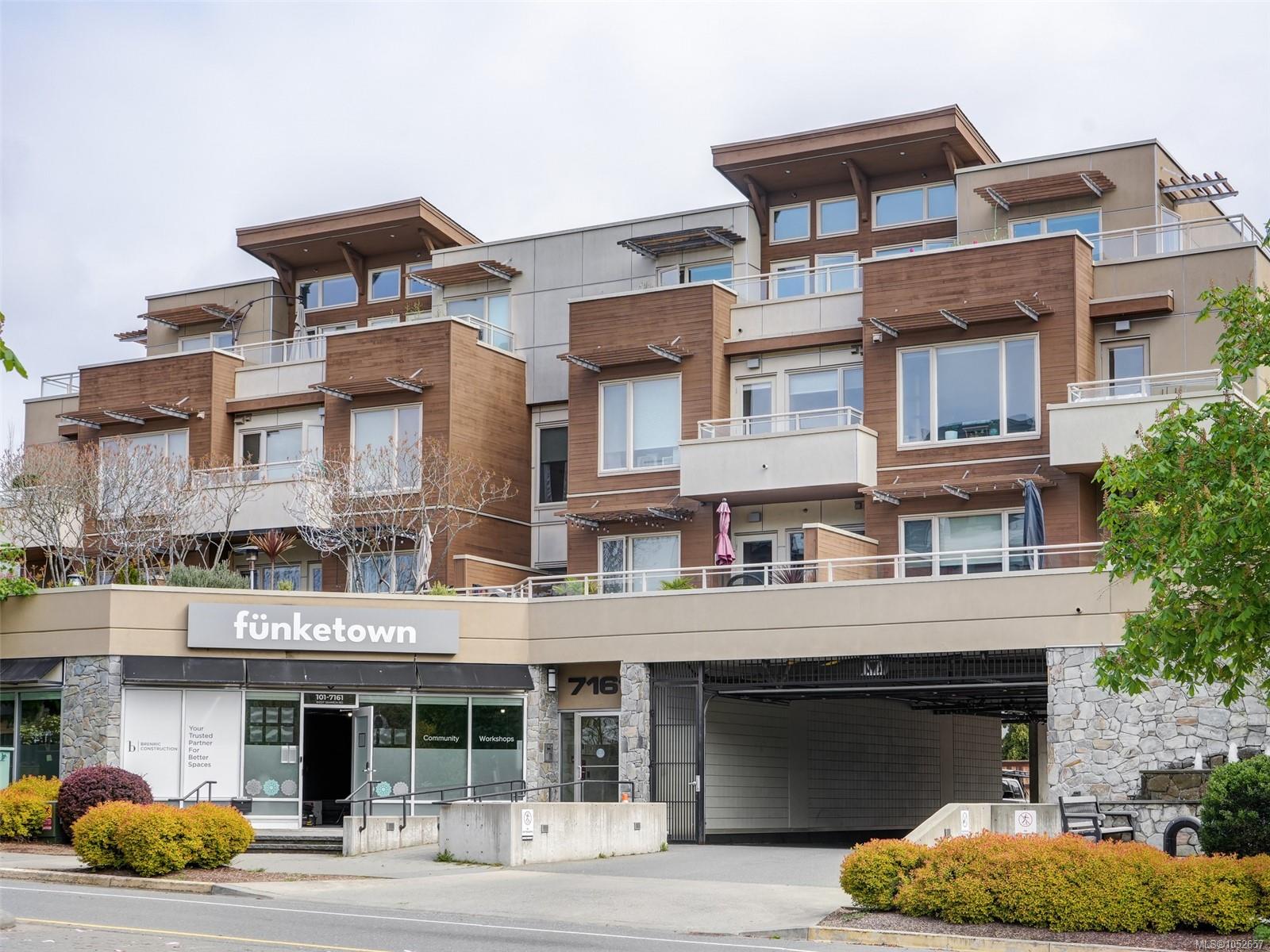401-7161 West Saanich Rd — listing photo 2 of 41