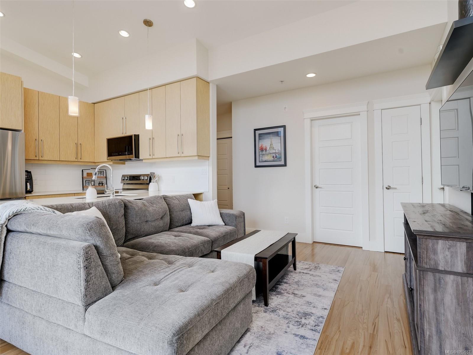 401-7161 West Saanich Rd — listing photo 5 of 41
