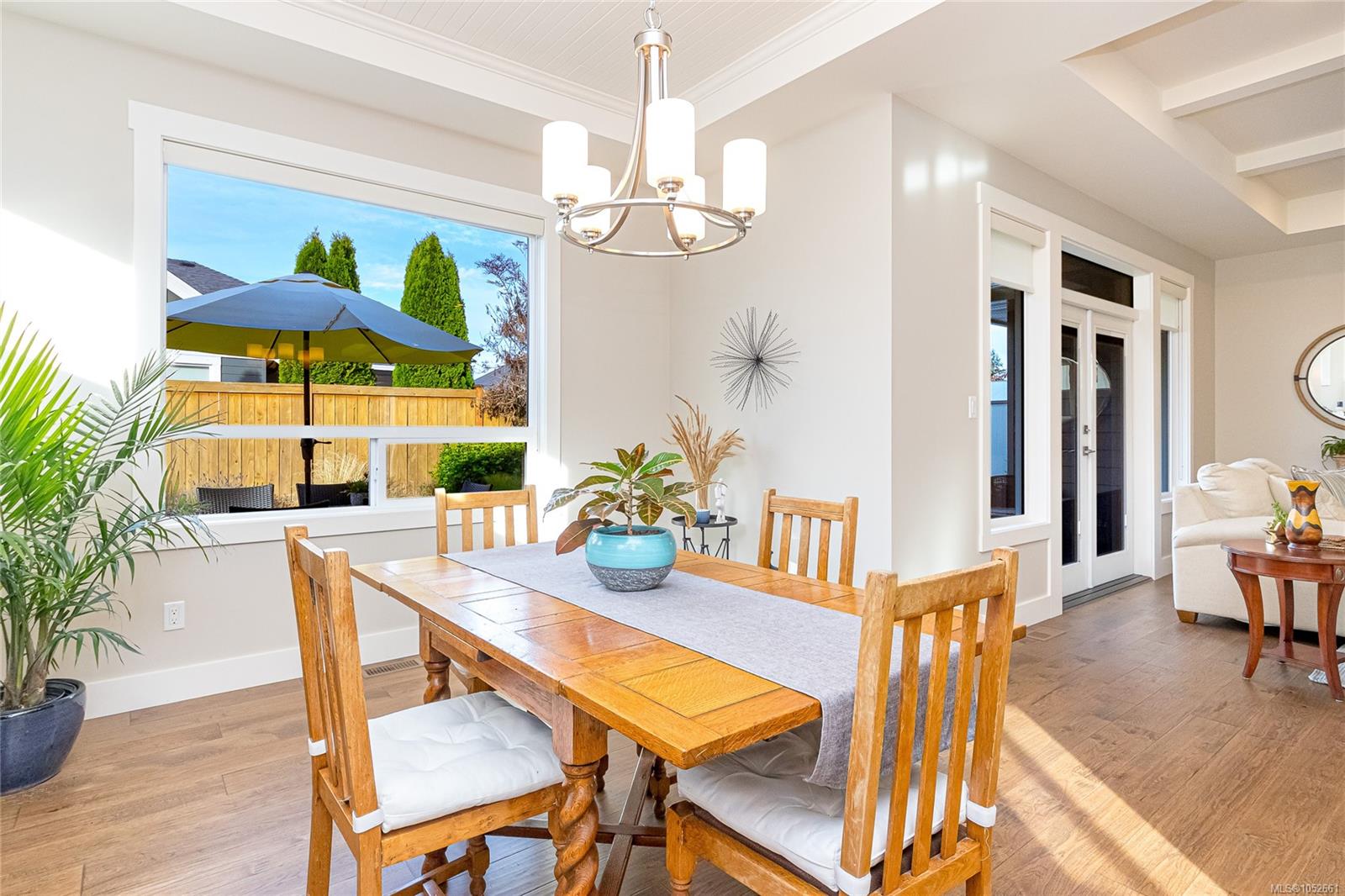 281 Bramble St — listing photo 5 of 67