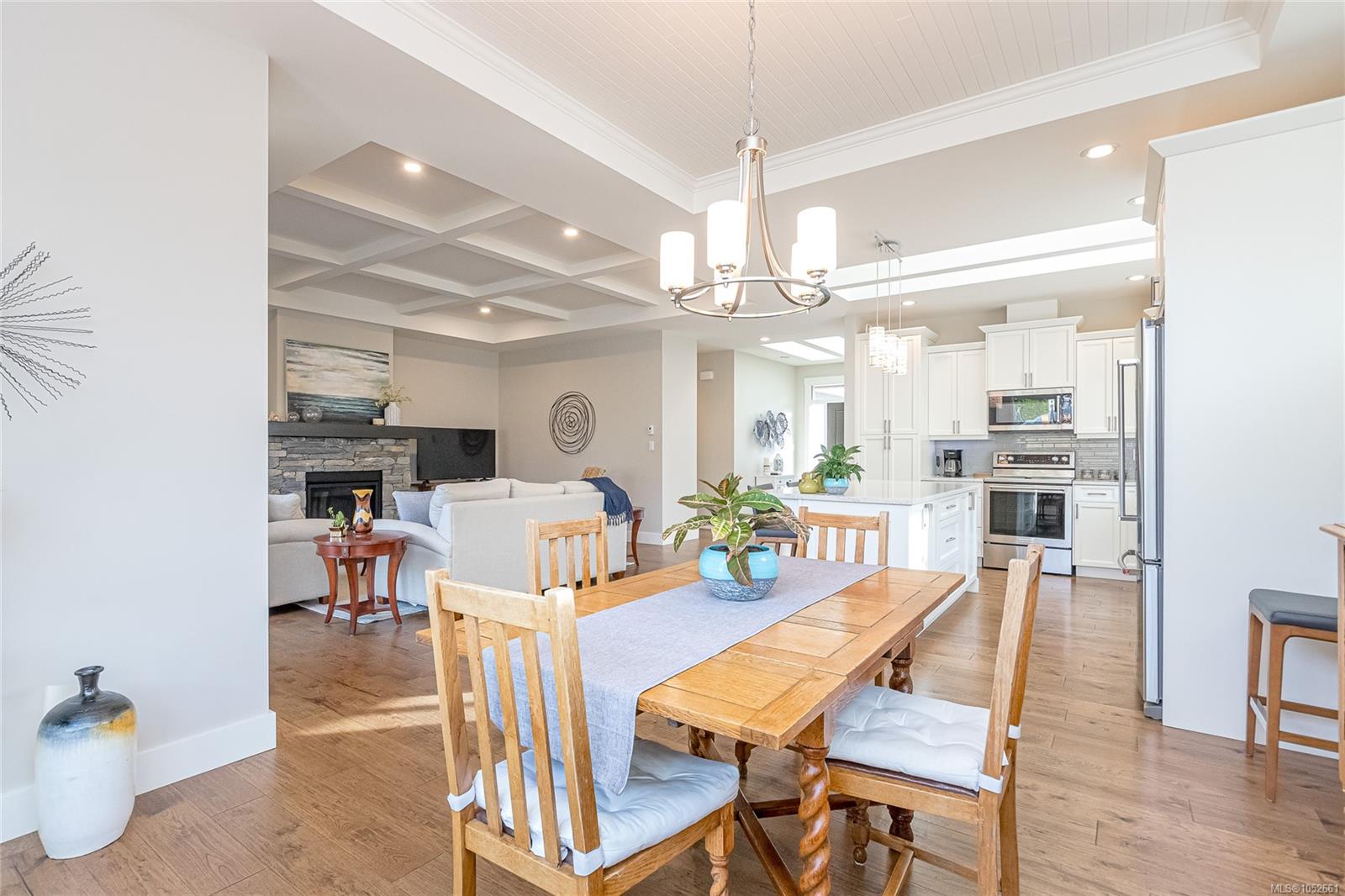 281 Bramble St — listing photo 6 of 67