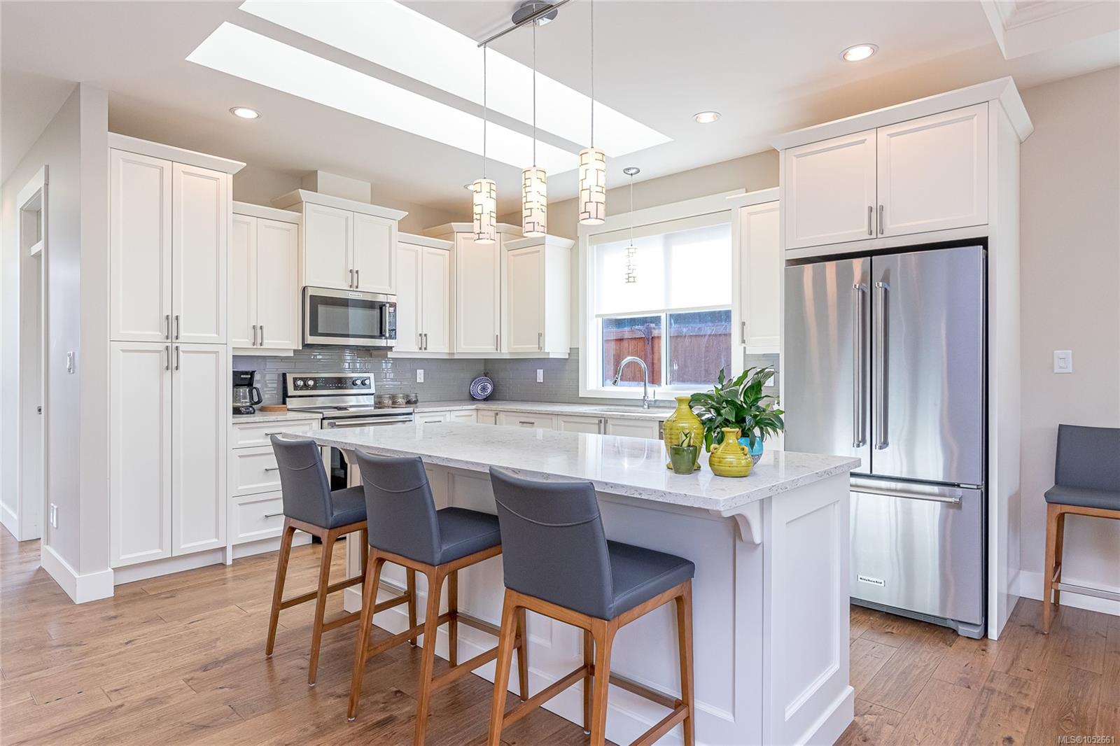 281 Bramble St — listing photo 7 of 67
