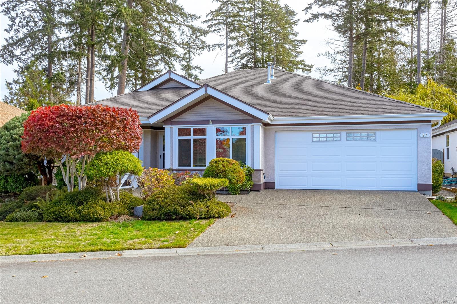 87 Bridgewater Lane — listing photo 2 of 58