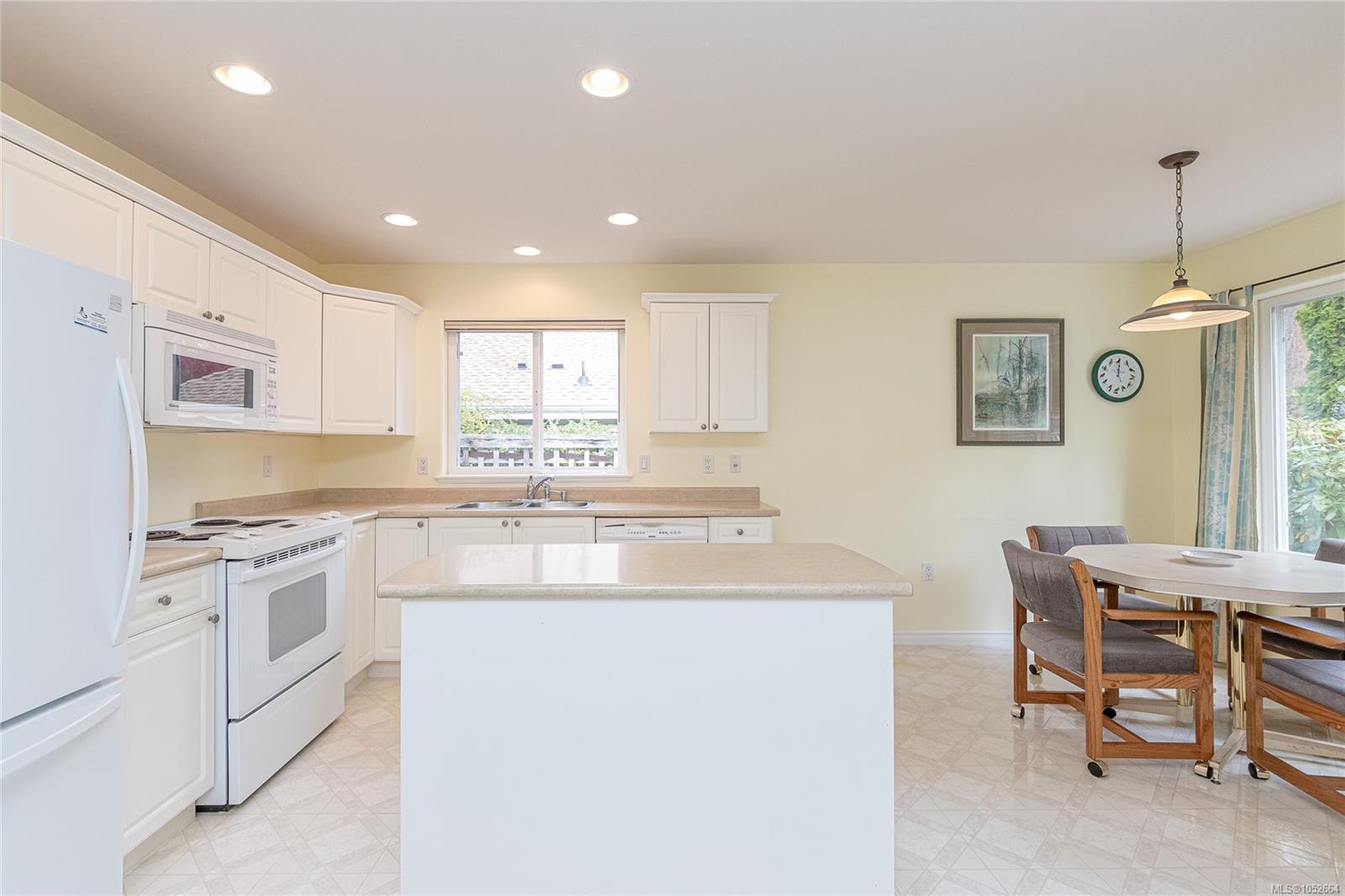 87 Bridgewater Lane — listing photo 8 of 58