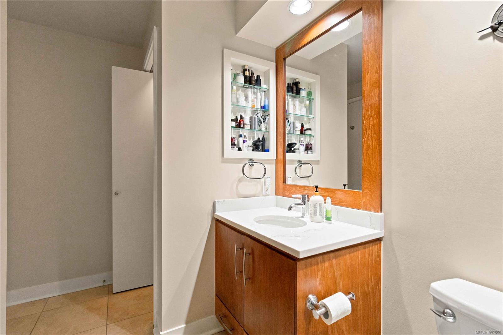 306-1375 Bear Mountain Pkwy — listing photo 14 of 23