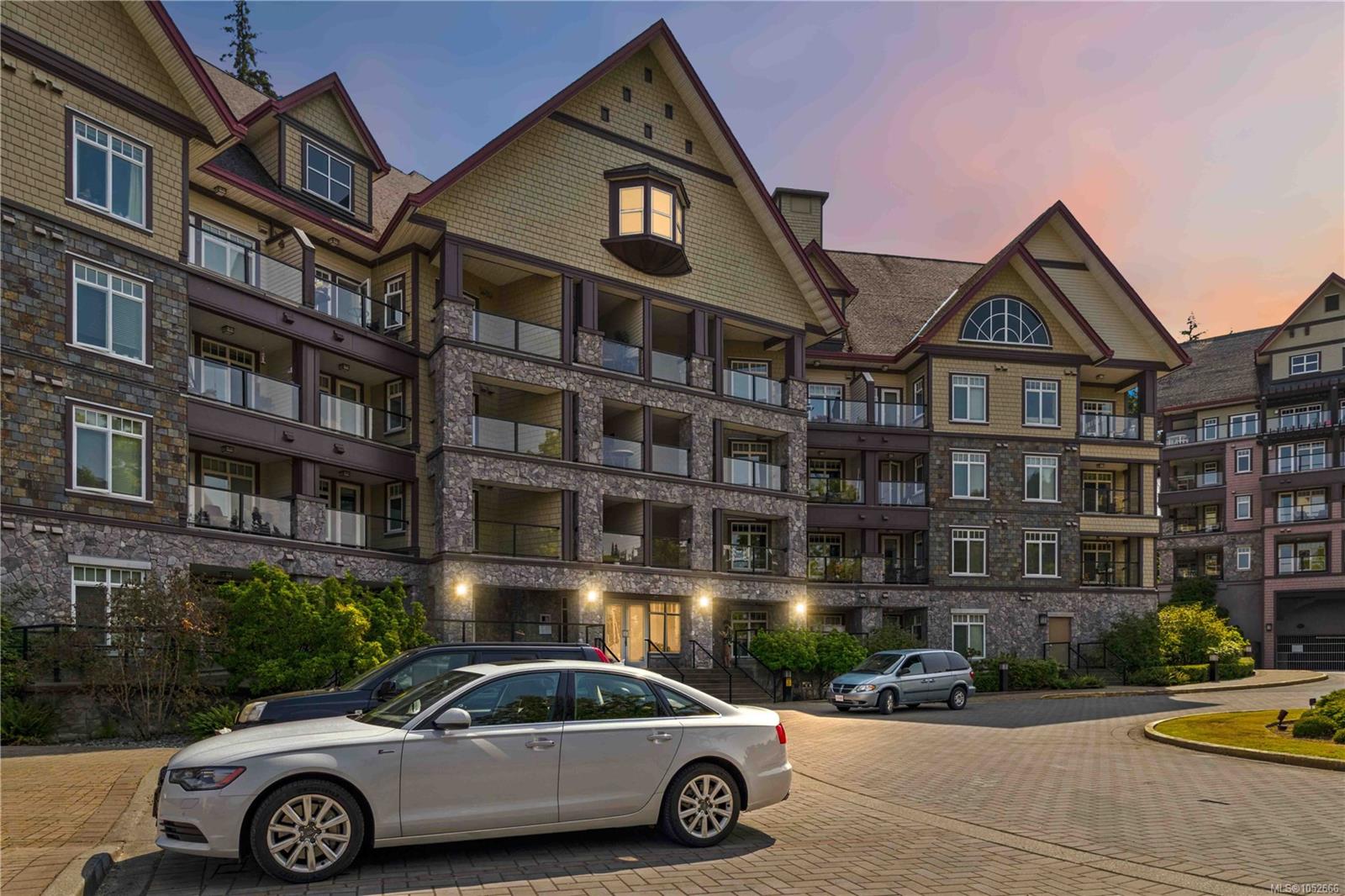 306-1375 Bear Mountain Pkwy — listing photo 3 of 23