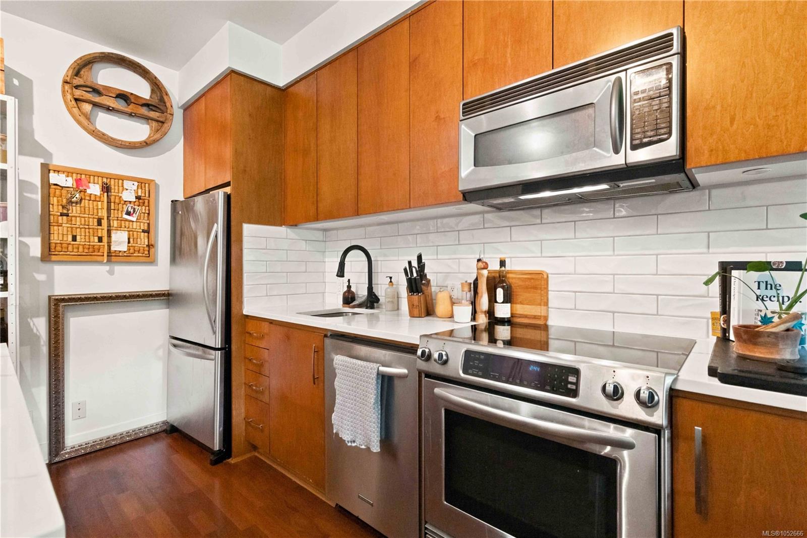 306-1375 Bear Mountain Pkwy — listing photo 6 of 23