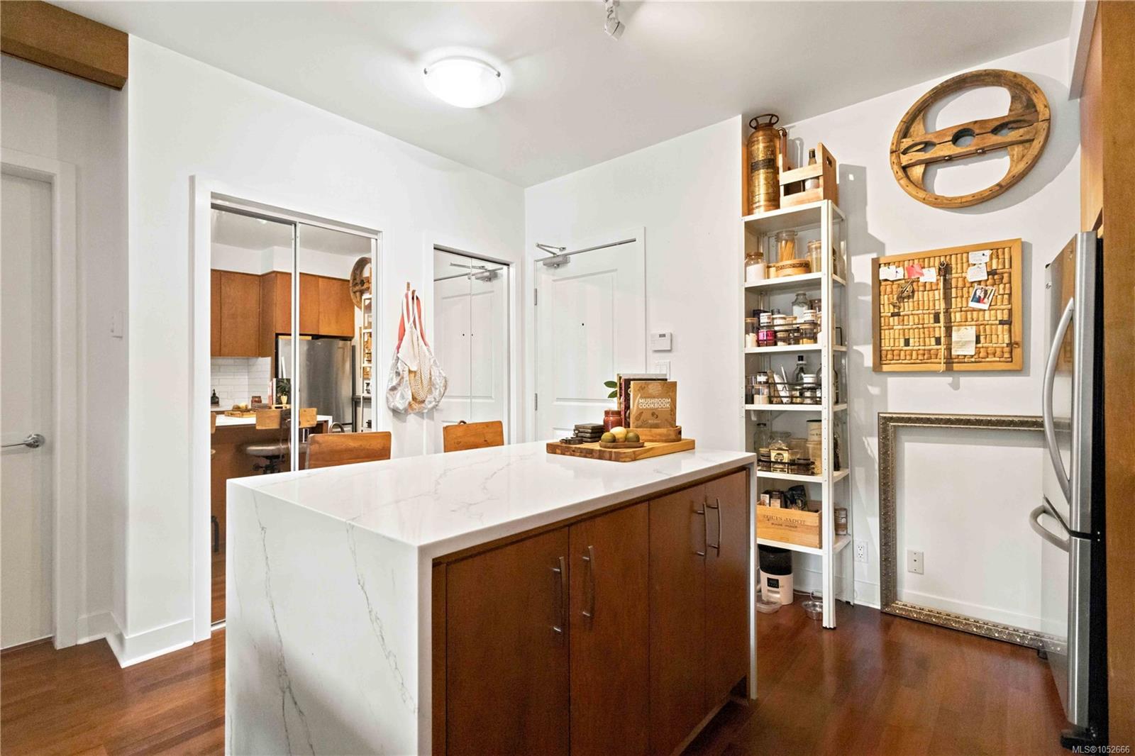 306-1375 Bear Mountain Pkwy — listing photo 7 of 23