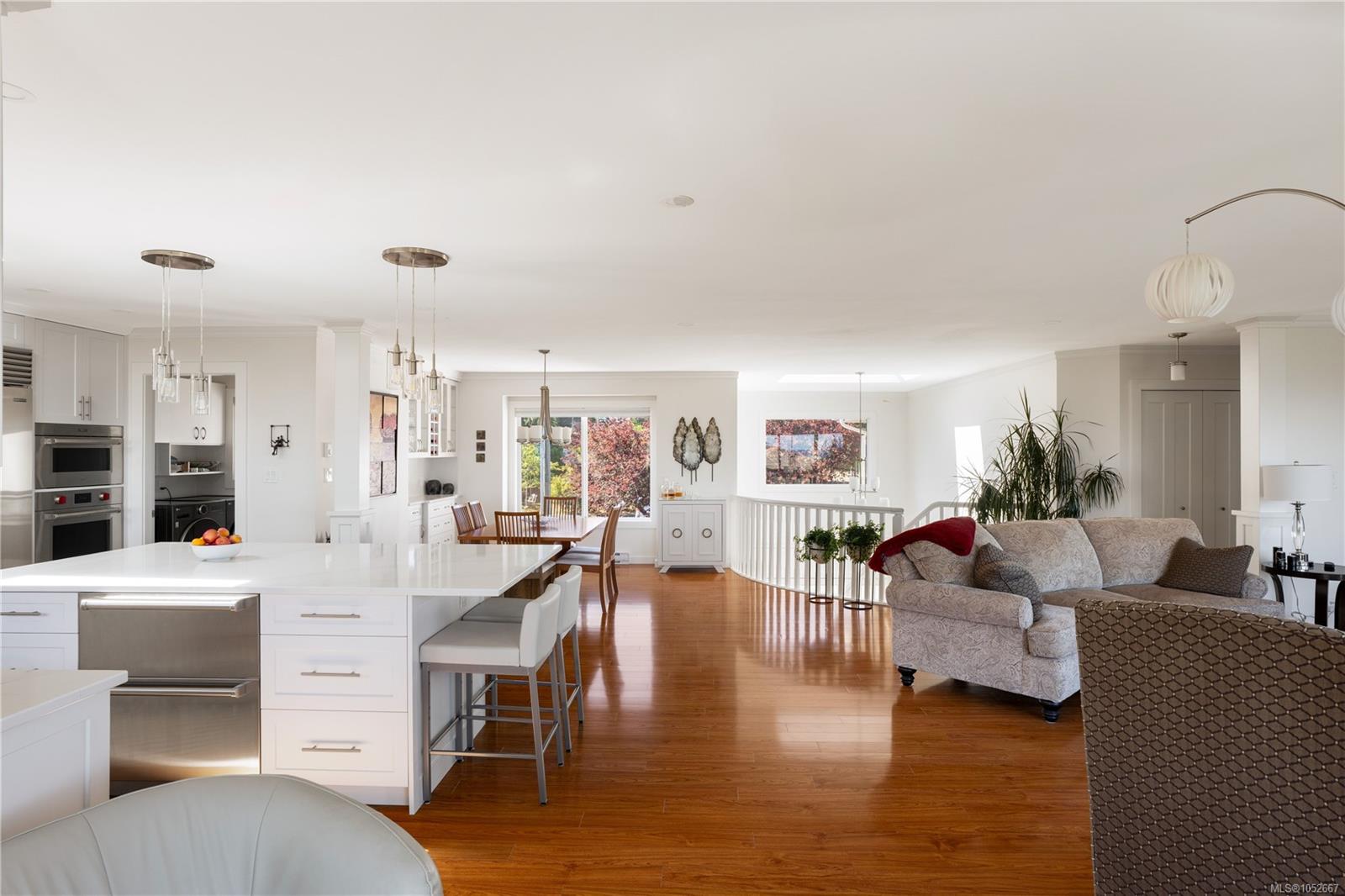 4596 Bonnieview Pl — listing photo 13 of 66