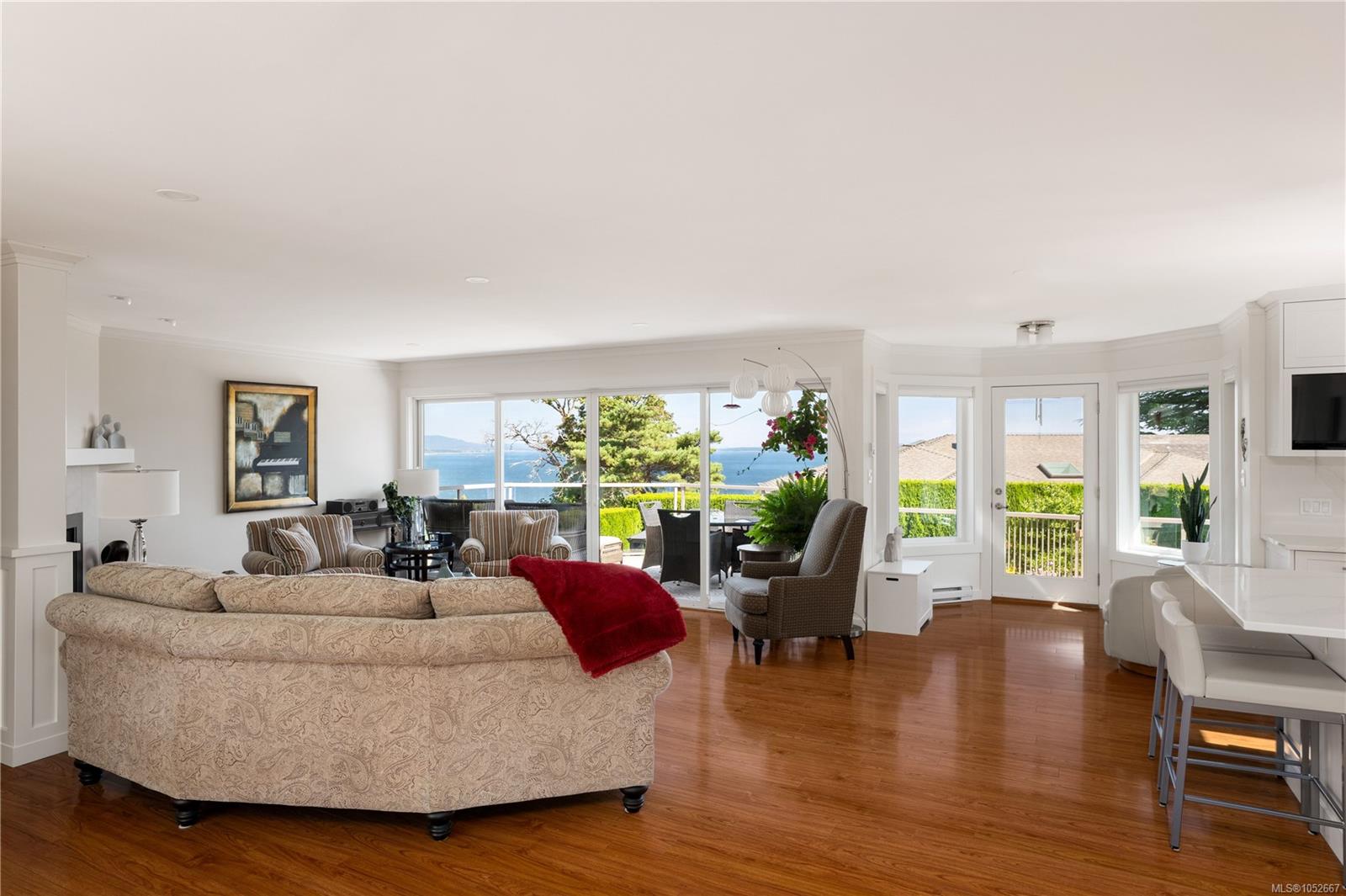 4596 Bonnieview Pl — listing photo 6 of 66