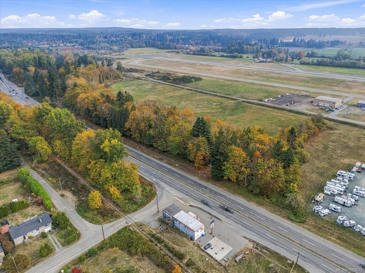 3225 Trans Canada Hwy — listing photo 5 of 17