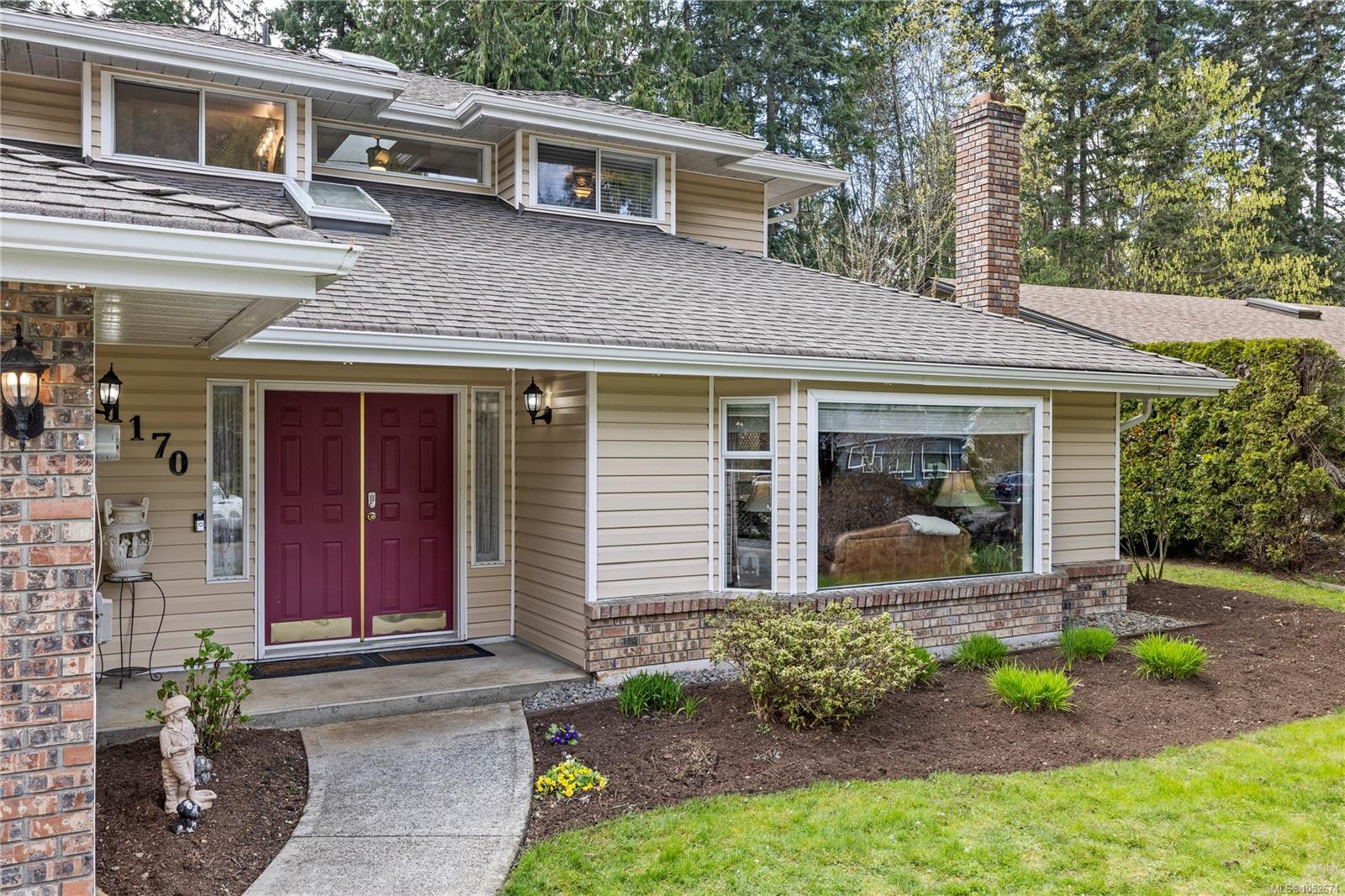 1170 Clubhouse Dr, Qualicum Beach