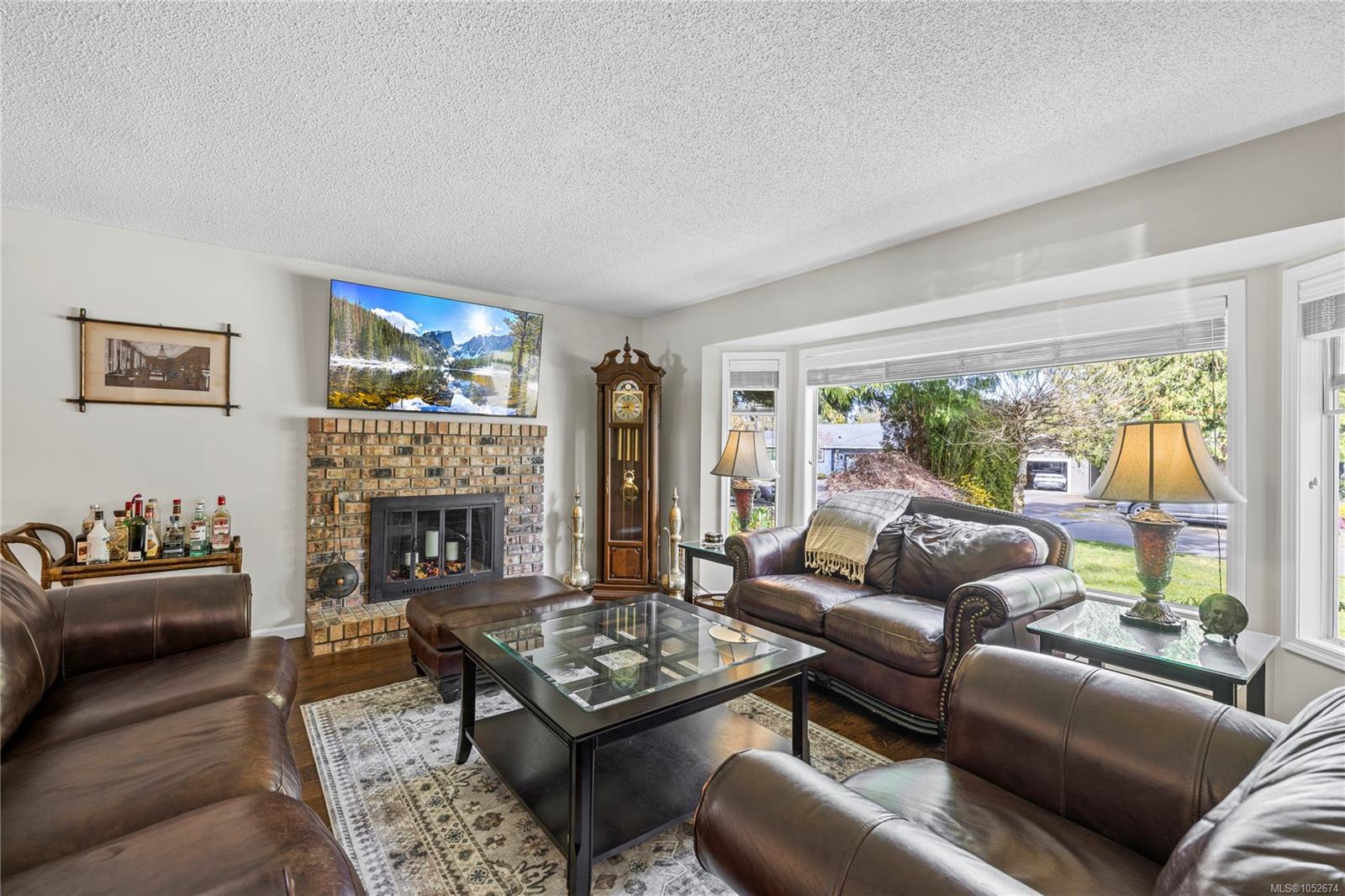 1170 Clubhouse Dr — listing photo 13 of 44