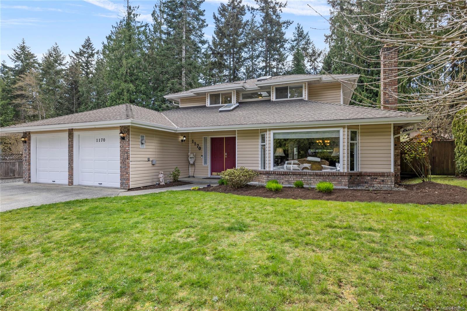 1170 Clubhouse Dr — listing photo 5 of 44