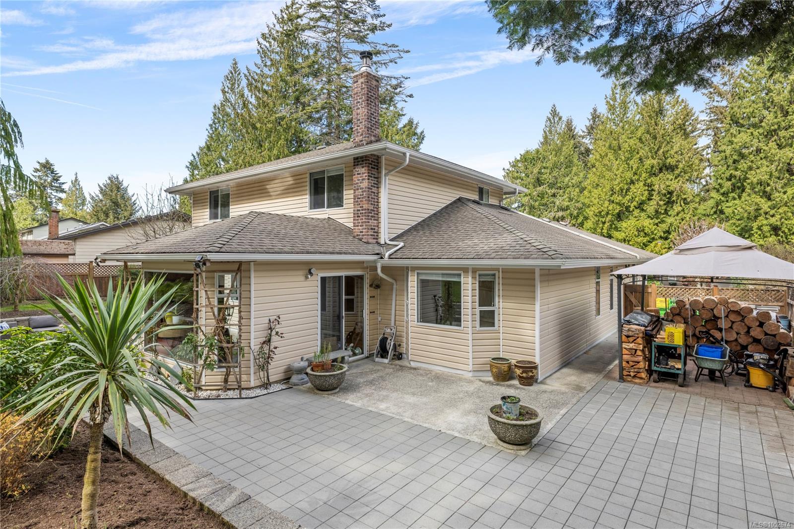 1170 Clubhouse Dr — listing photo 6 of 44