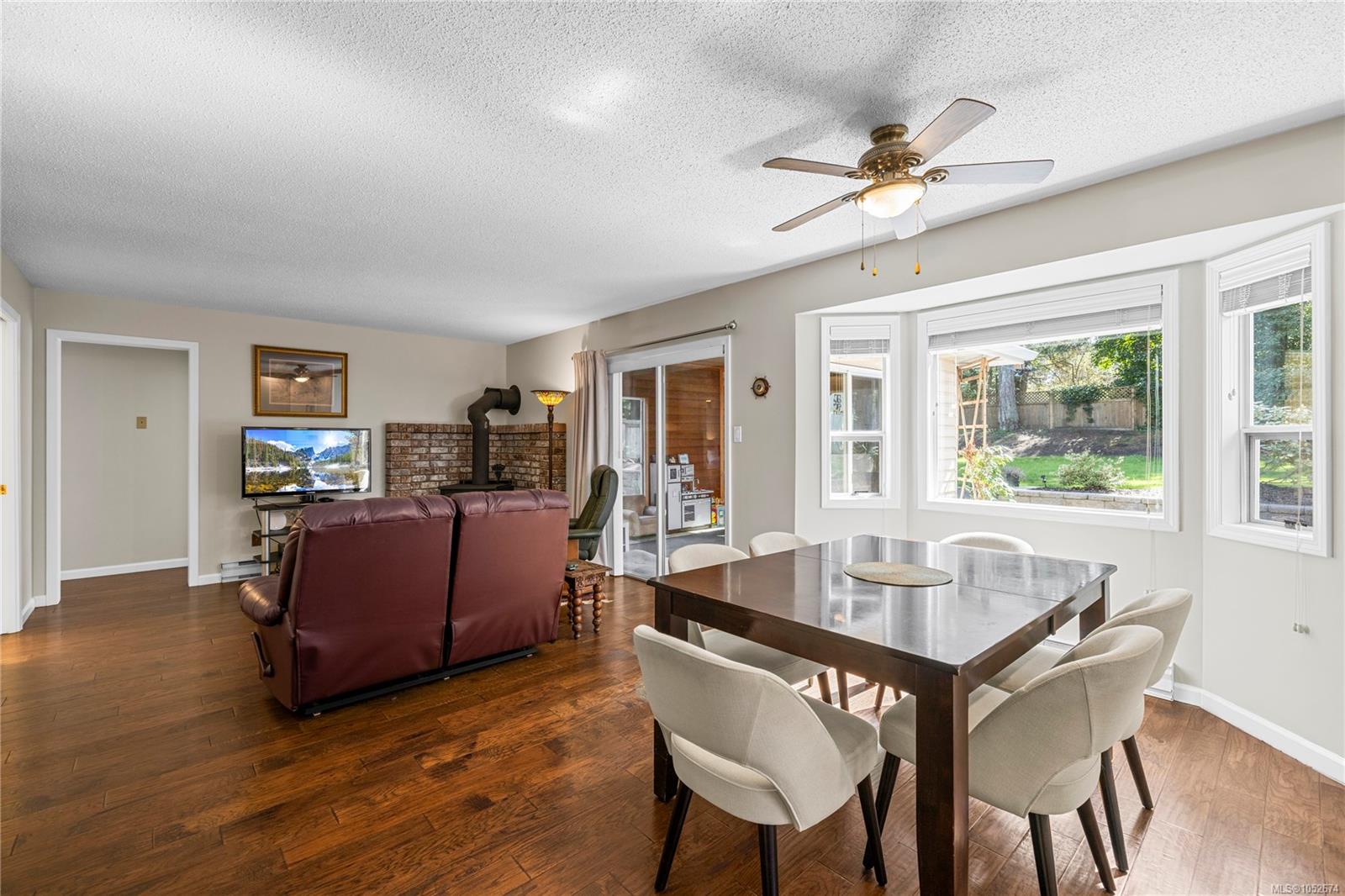 1170 Clubhouse Dr — listing photo 9 of 44