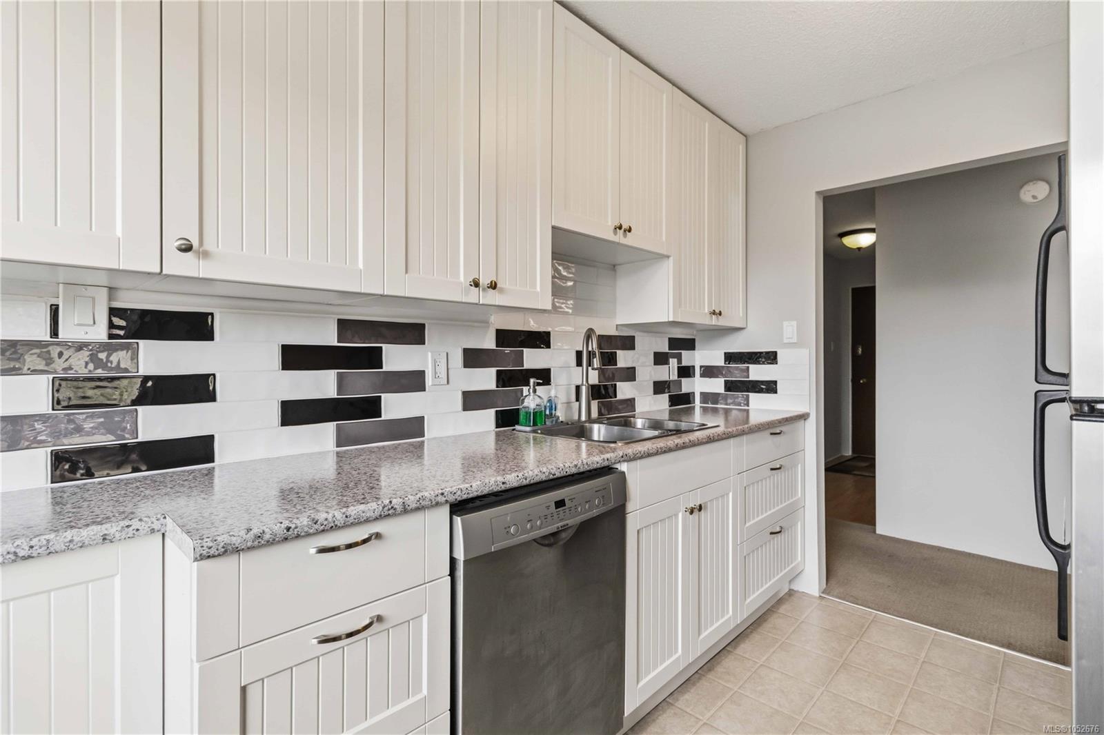 401-1571 Mortimer St — listing photo 13 of 31