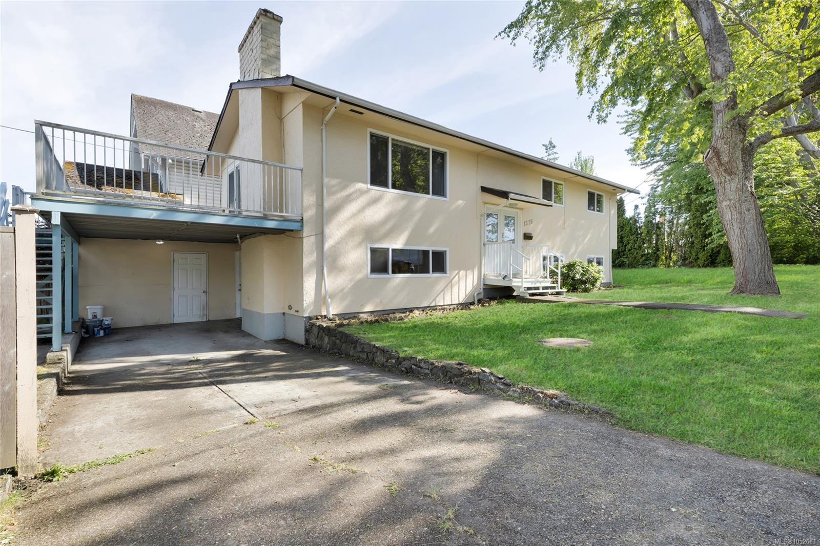 1575 Burton Ave, Victoria