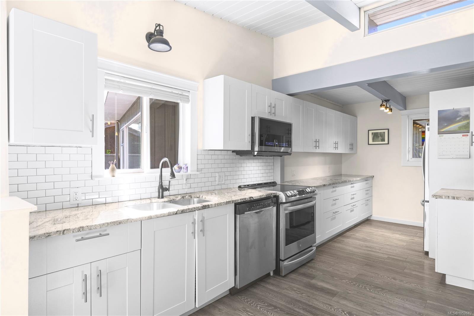 830 Beach Dr — listing photo 13 of 58