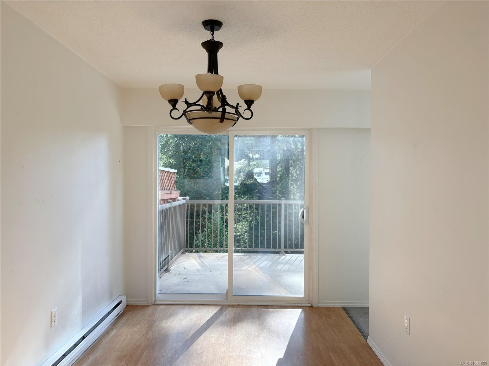 382 Chamiss Cres — listing photo 6 of 34