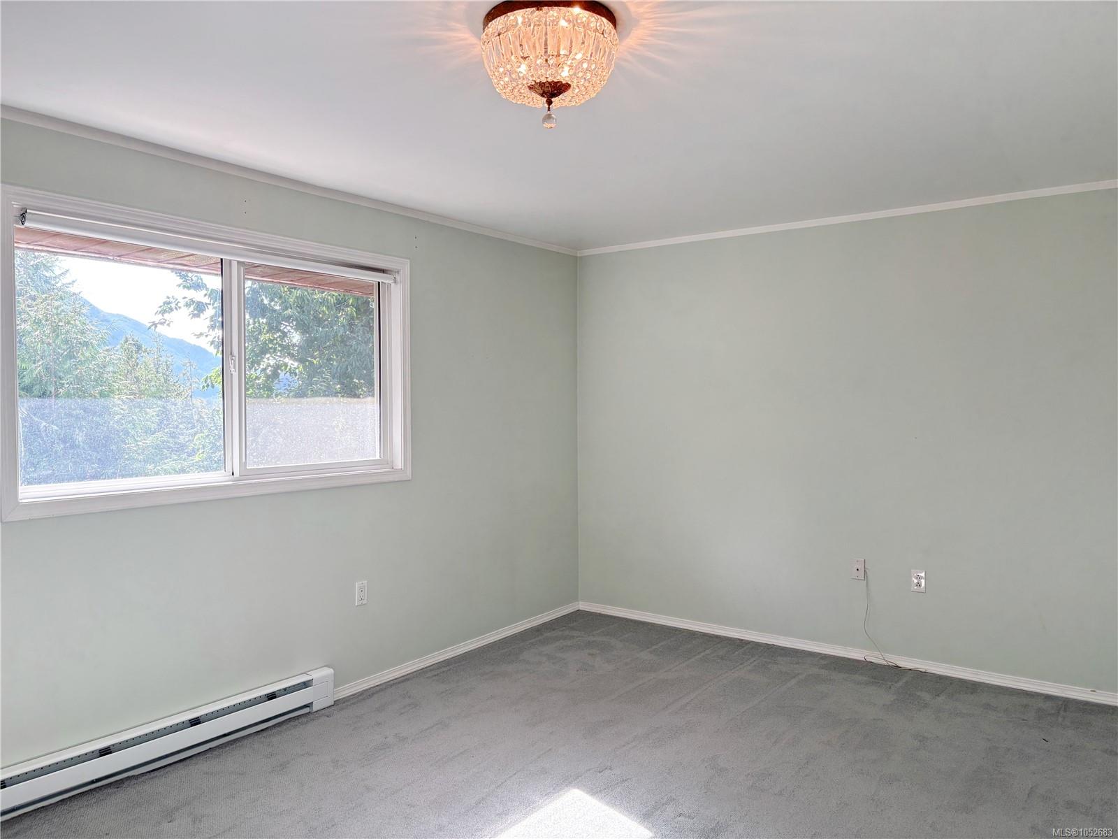382 Chamiss Cres — listing photo 10 of 34