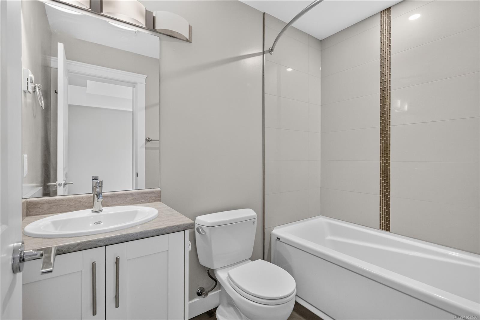 204-844 Goldstream Ave — listing photo 13 of 27